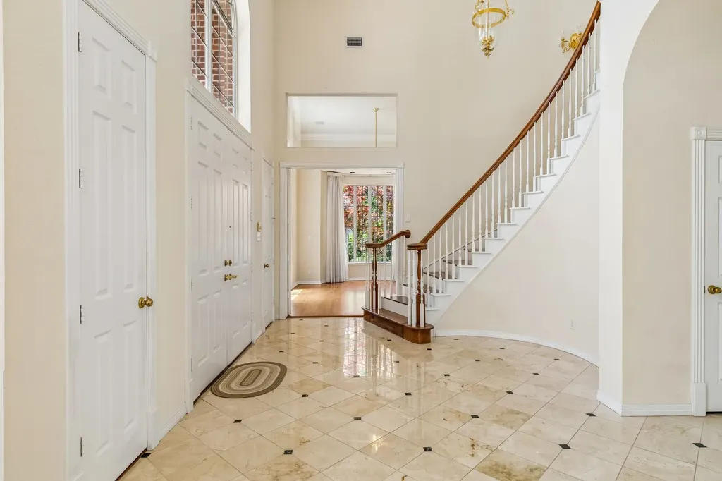1119 Creekwood Drive Garland TX 75044