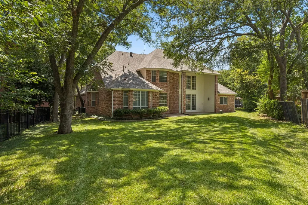 1119 Creekwood Drive Garland TX 75044