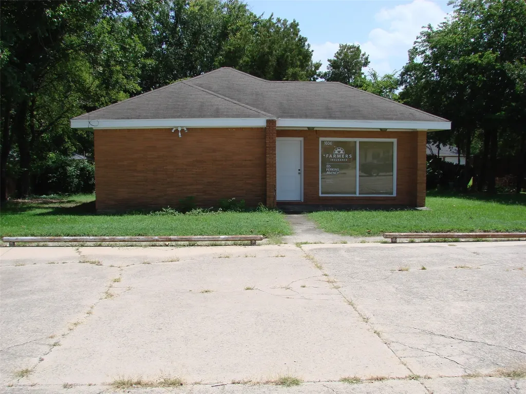 1604 E Highway 82 Gainesville TX 76240