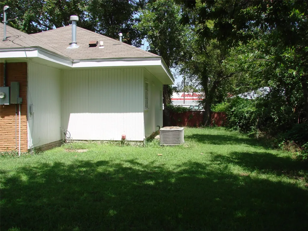 1604 E Highway 82 Gainesville TX 76240