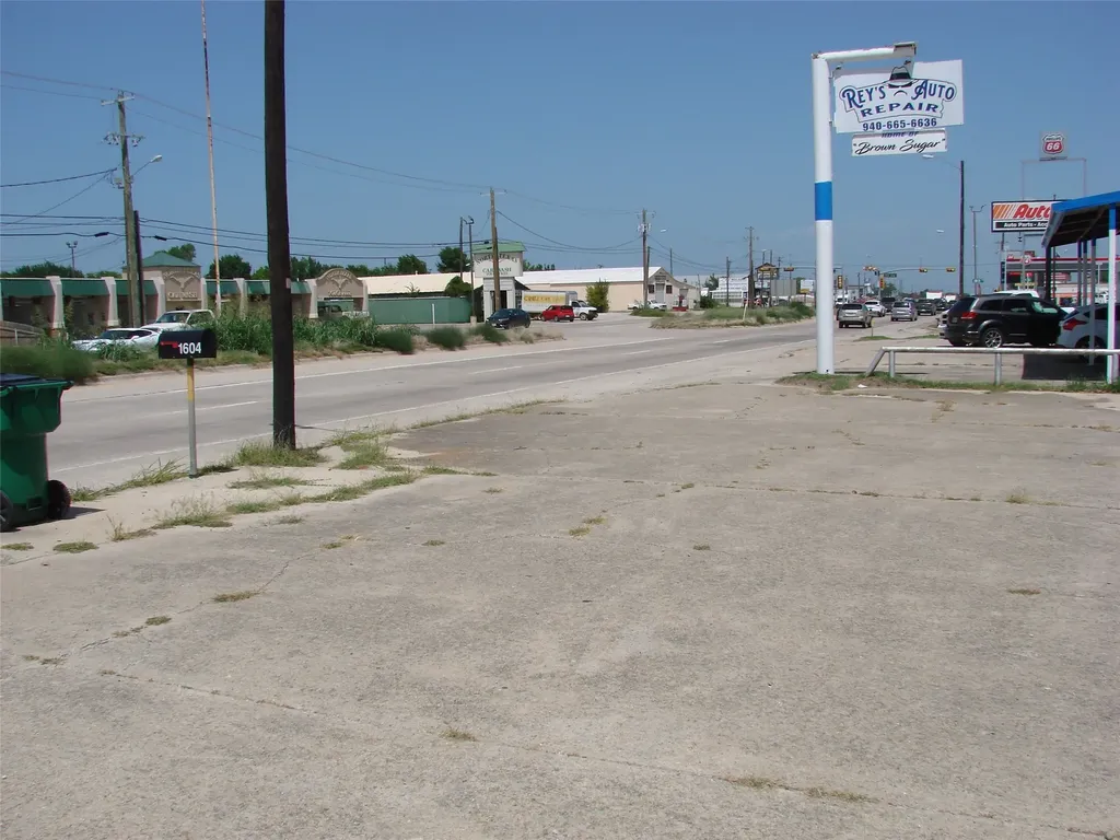 1604 E Highway 82 Gainesville TX 76240