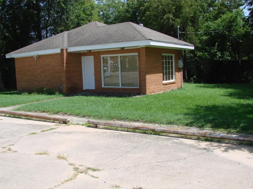 1604 E Highway 82 Gainesville TX 76240