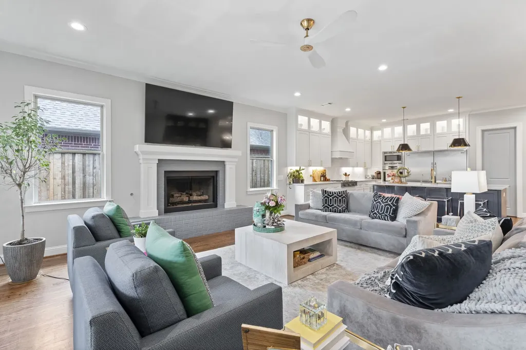 6011 Goodwin Avenue Dallas TX 75206