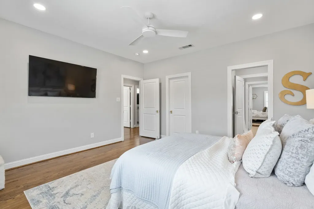 6011 Goodwin Avenue Dallas TX 75206