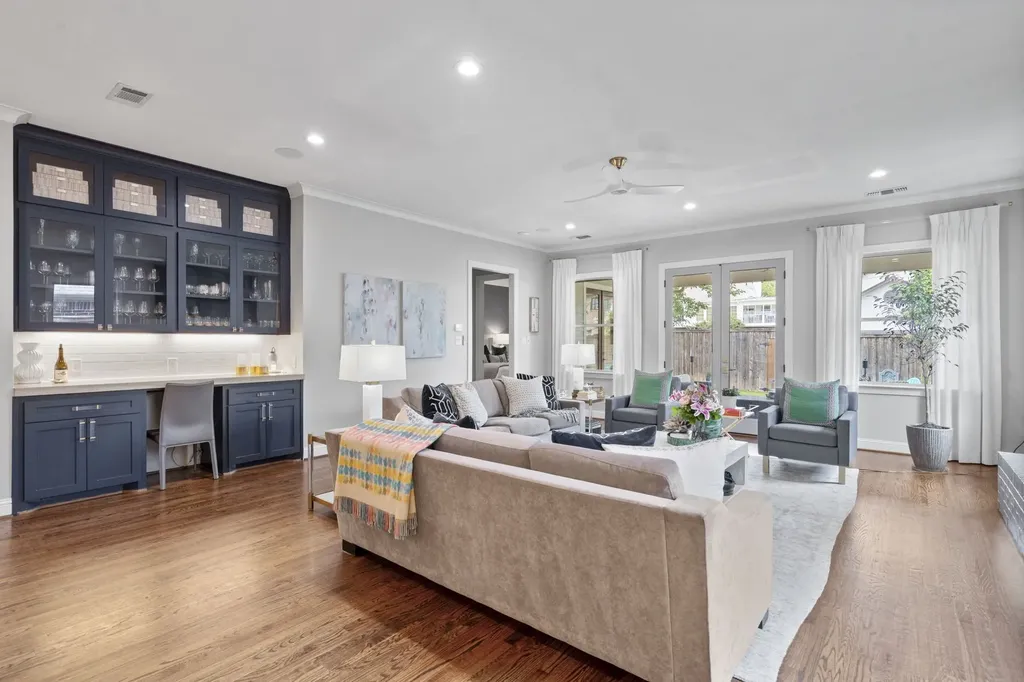 6011 Goodwin Avenue Dallas TX 75206