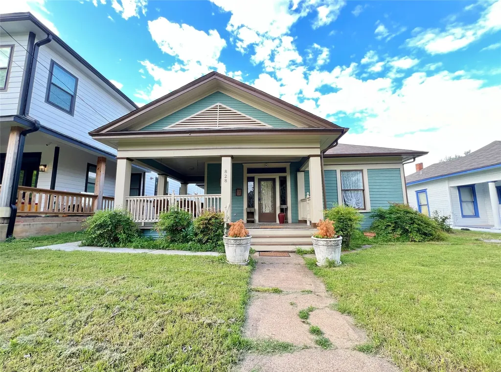 828 W 8th Street Dallas TX 75208