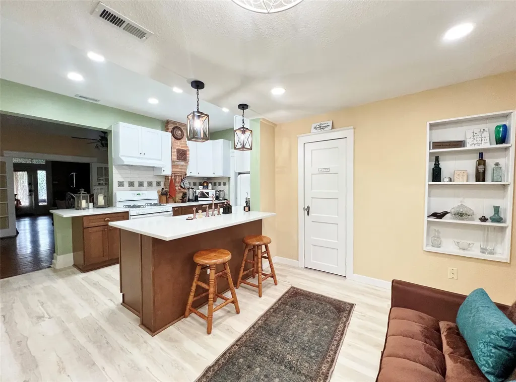 828 W 8th Street Dallas TX 75208