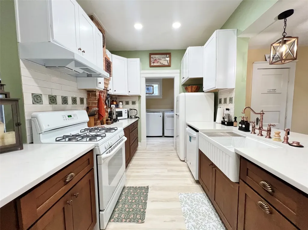 828 W 8th Street Dallas TX 75208