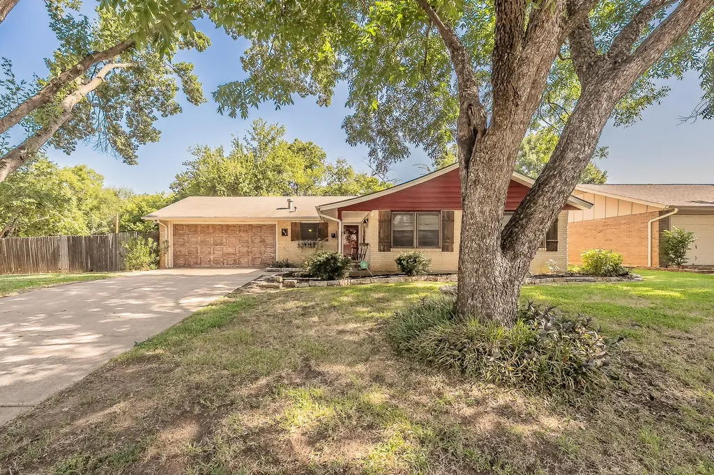 612 Bayless Drive Euless TX 76040