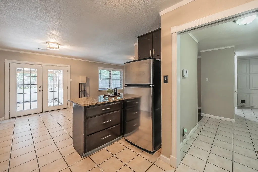 612 Bayless Drive Euless TX 76040