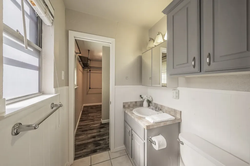612 Bayless Drive Euless TX 76040