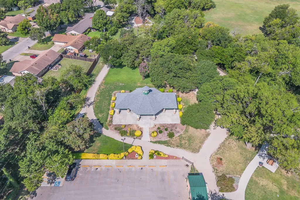 612 Bayless Drive Euless TX 76040