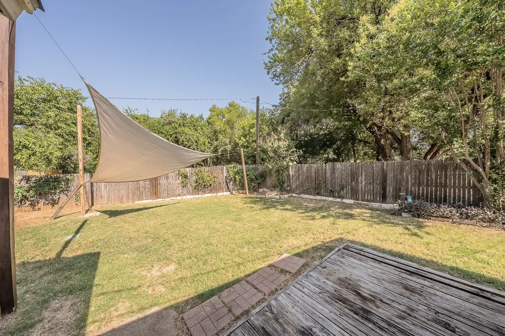 612 Bayless Drive Euless TX 76040