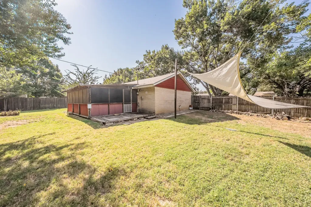 612 Bayless Drive Euless TX 76040