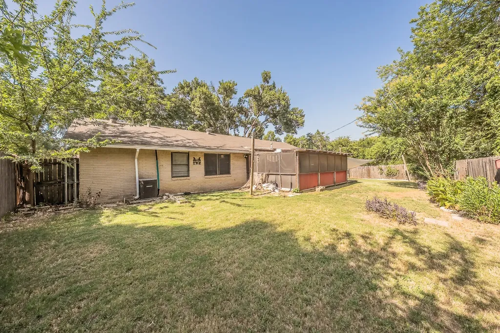 612 Bayless Drive Euless TX 76040