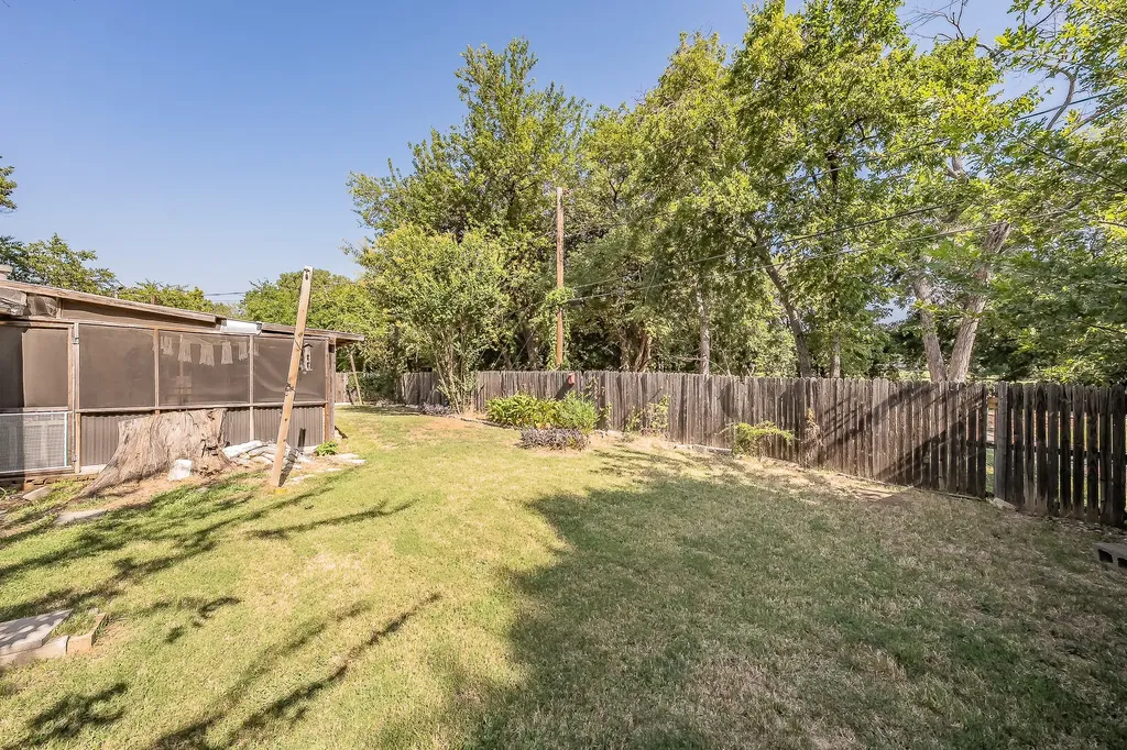 612 Bayless Drive Euless TX 76040