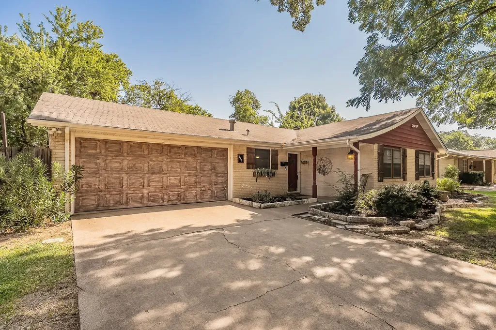 612 Bayless Drive Euless TX 76040