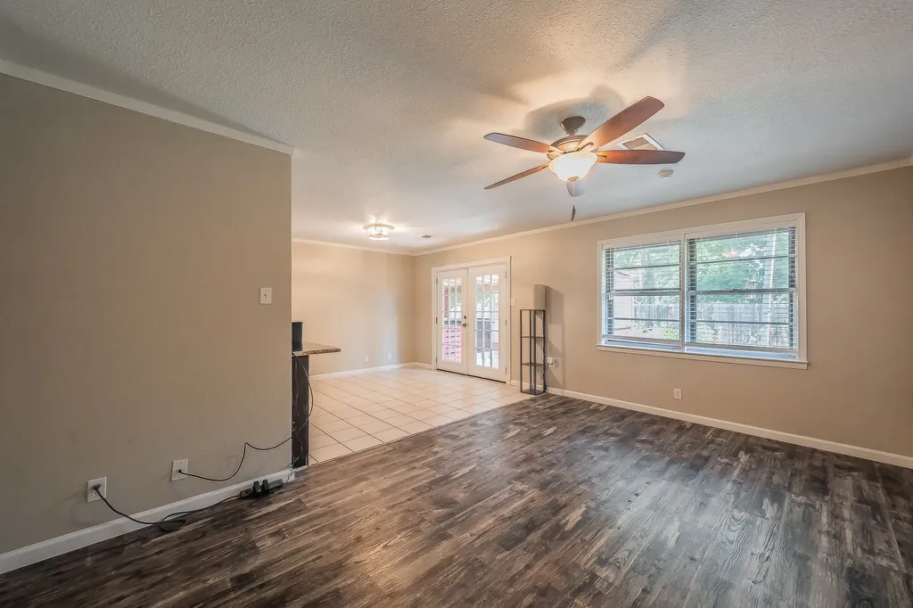612 Bayless Drive Euless TX 76040
