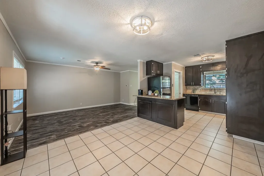 612 Bayless Drive Euless TX 76040