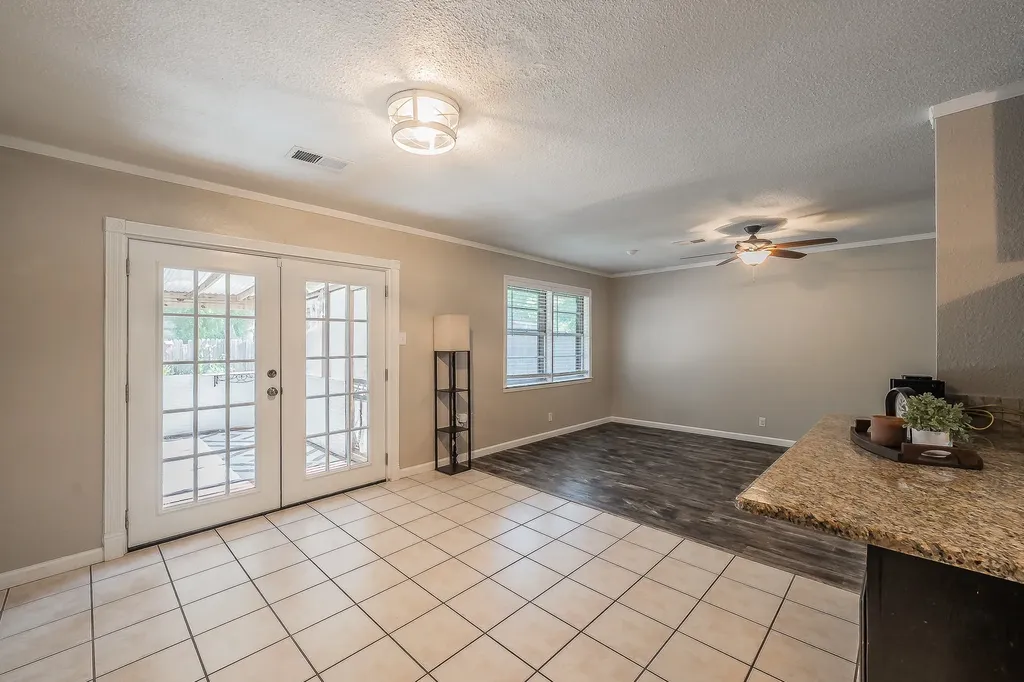 612 Bayless Drive Euless TX 76040