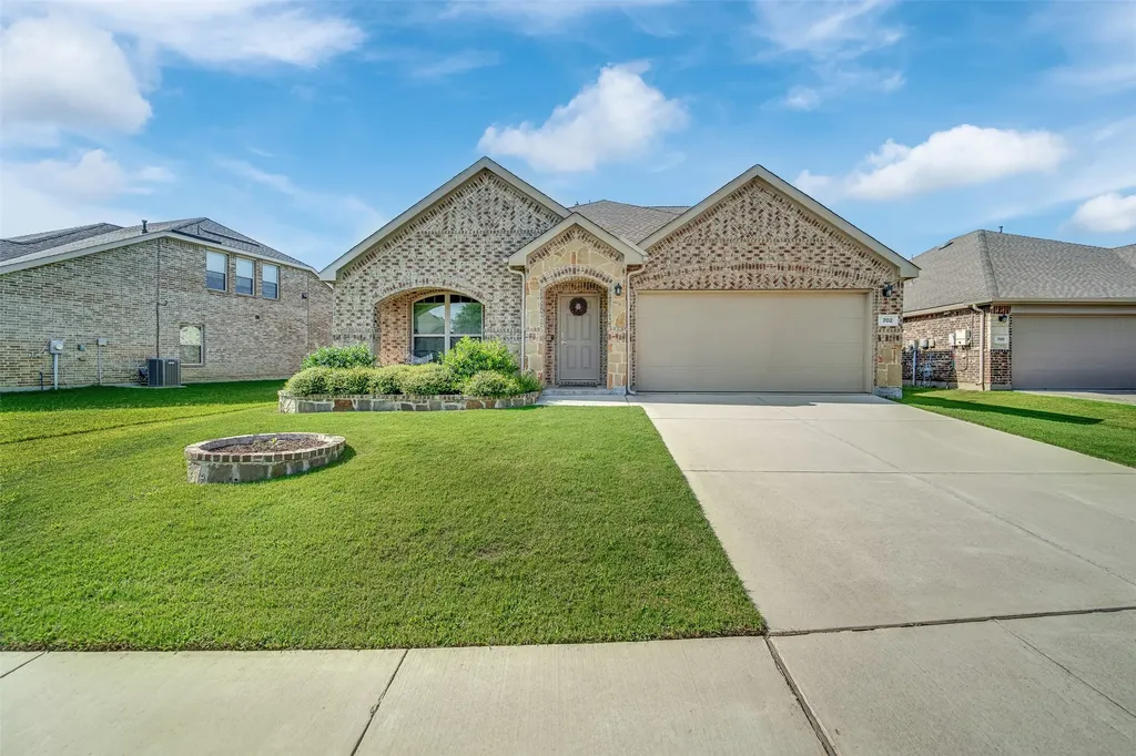 702 Pearl Way Arlington TX 76002