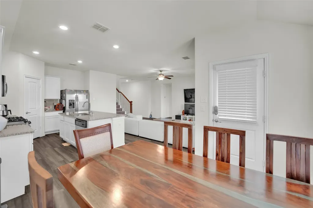 702 Pearl Way Arlington TX 76002