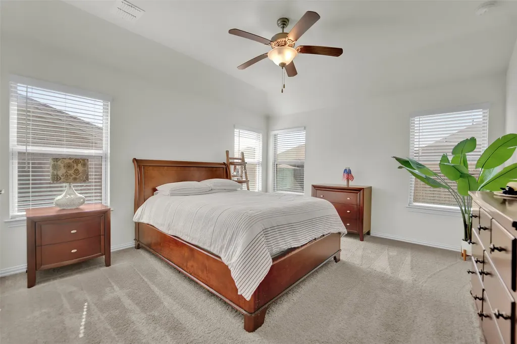 702 Pearl Way Arlington TX 76002