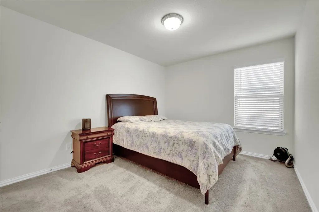 702 Pearl Way Arlington TX 76002
