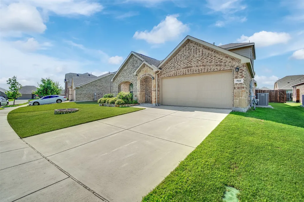 702 Pearl Way Arlington TX 76002