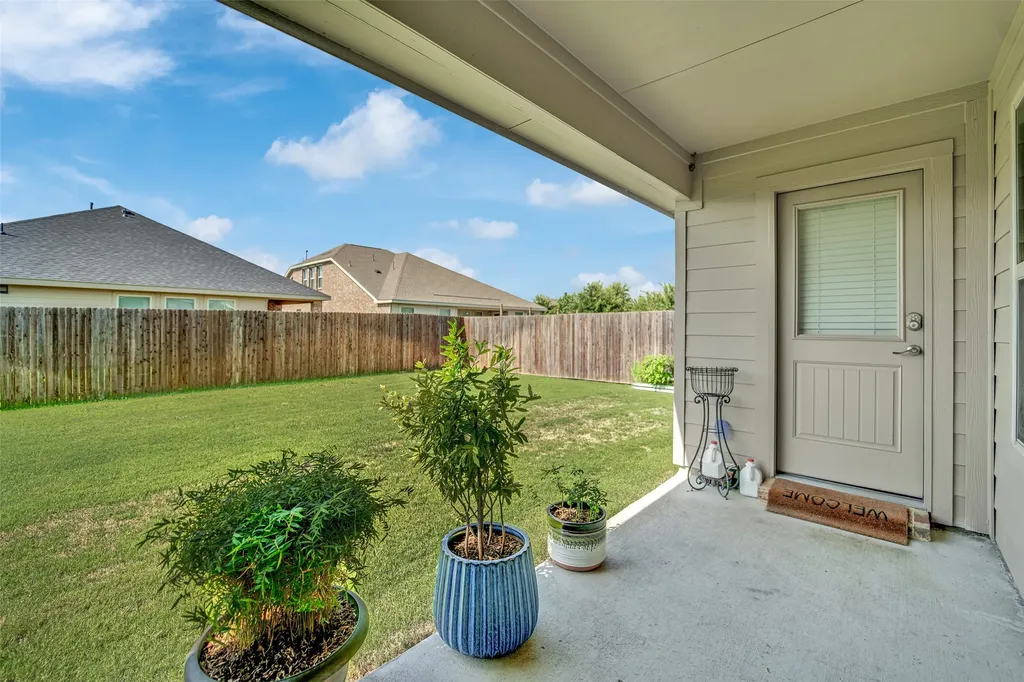 702 Pearl Way Arlington TX 76002
