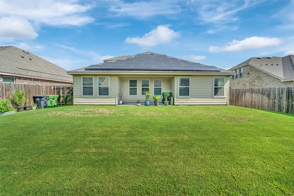 702 Pearl Way Arlington TX 76002