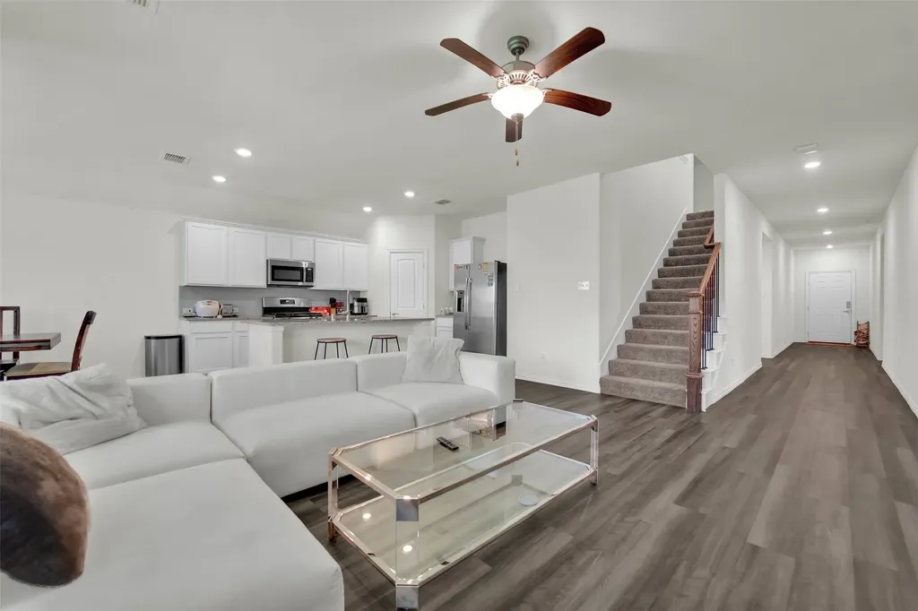 702 Pearl Way Arlington TX 76002