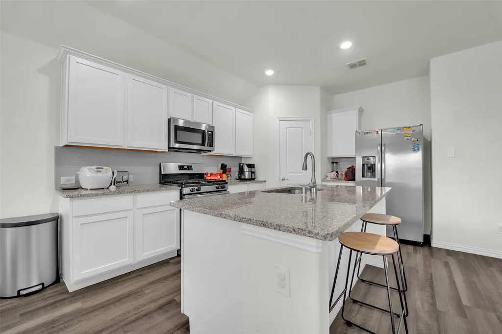 702 Pearl Way Arlington TX 76002