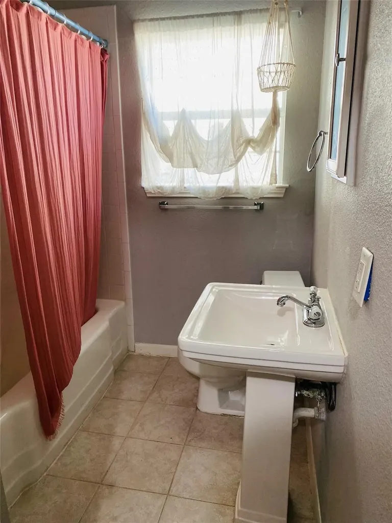 718 Crescent Street Denton TX 76201