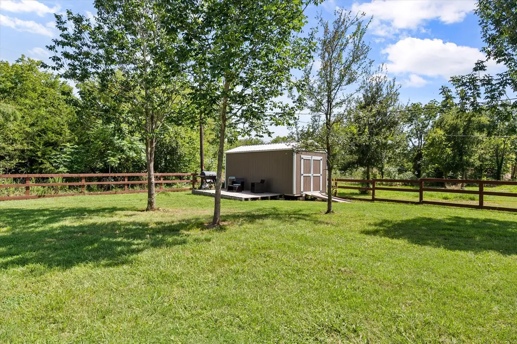212 SE County Road 3048a Corsicana TX 75109