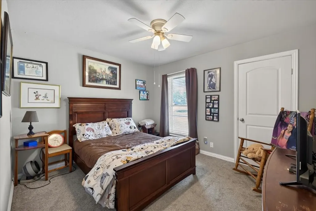 523 Lynnewood Avenue Burleson TX 76028