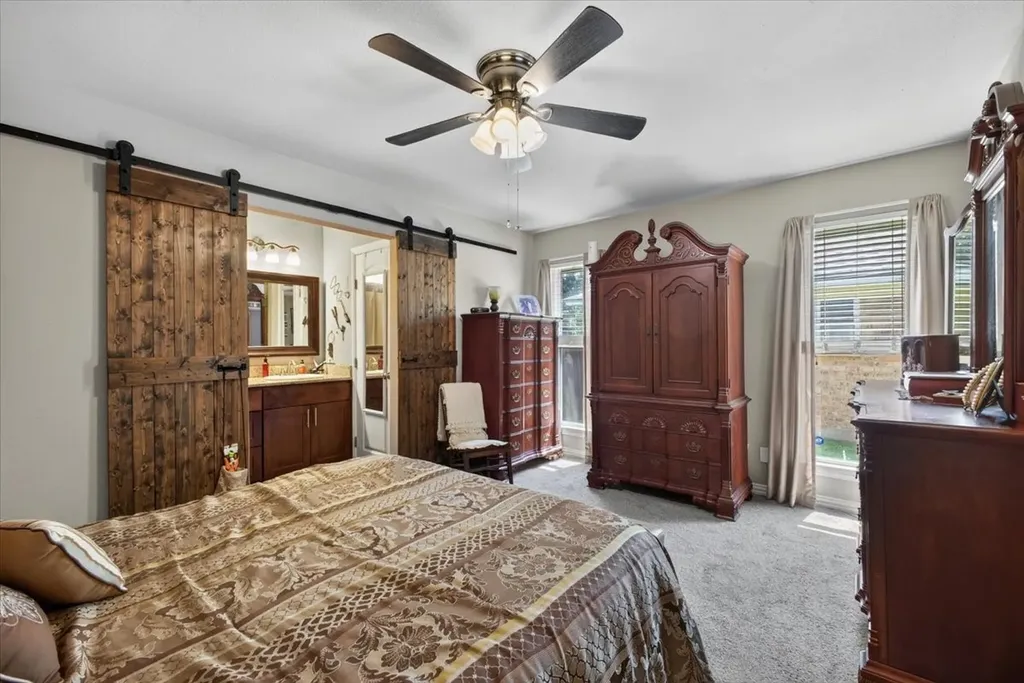 523 Lynnewood Avenue Burleson TX 76028