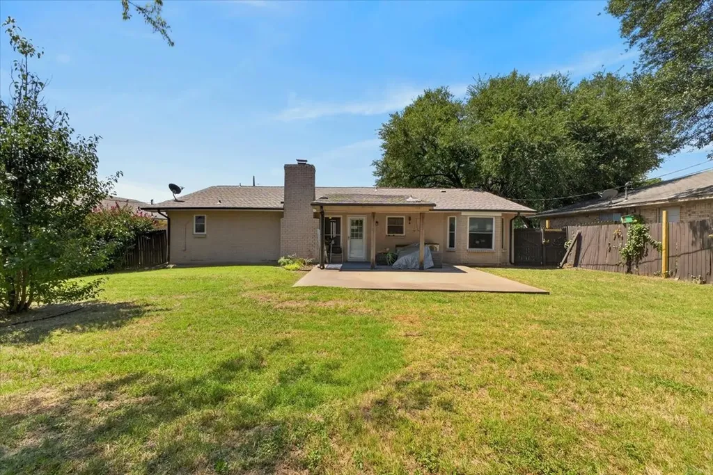 523 Lynnewood Avenue Burleson TX 76028