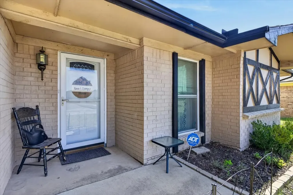 523 Lynnewood Avenue Burleson TX 76028