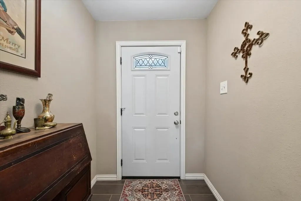 523 Lynnewood Avenue Burleson TX 76028