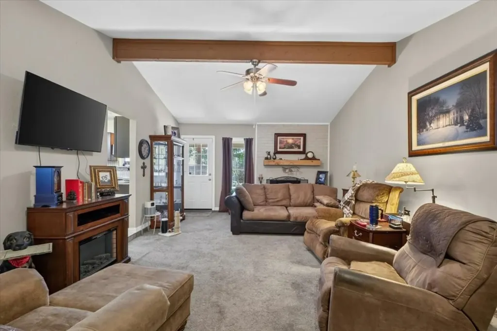 523 Lynnewood Avenue Burleson TX 76028