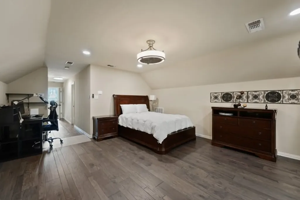 1806 Old Oak Drive Arlington TX 76012