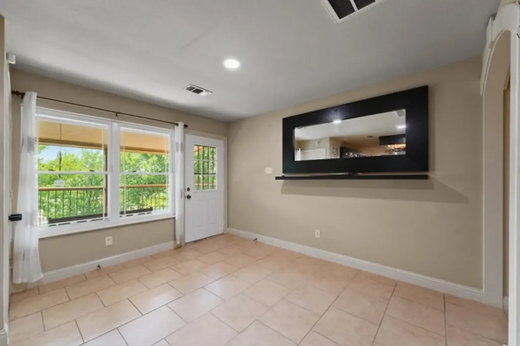 1806 Old Oak Drive Arlington TX 76012