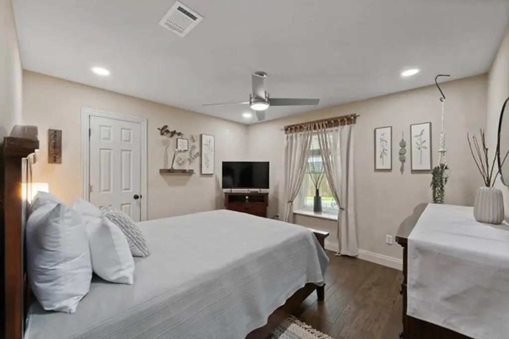 1806 Old Oak Drive Arlington TX 76012