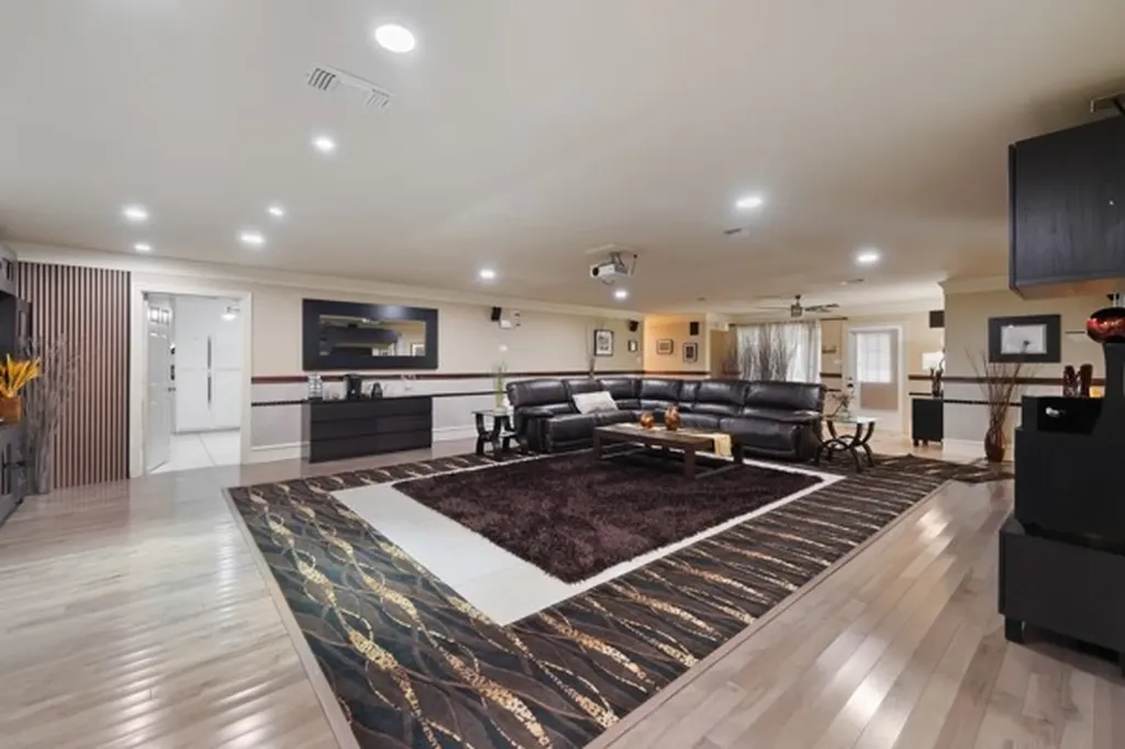 1806 Old Oak Drive Arlington TX 76012