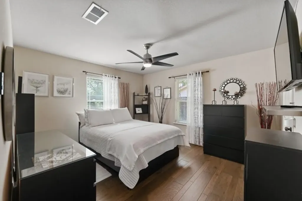 1806 Old Oak Drive Arlington TX 76012