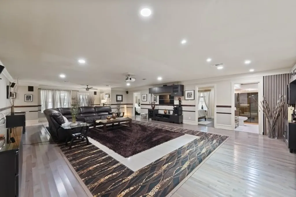 1806 Old Oak Drive Arlington TX 76012