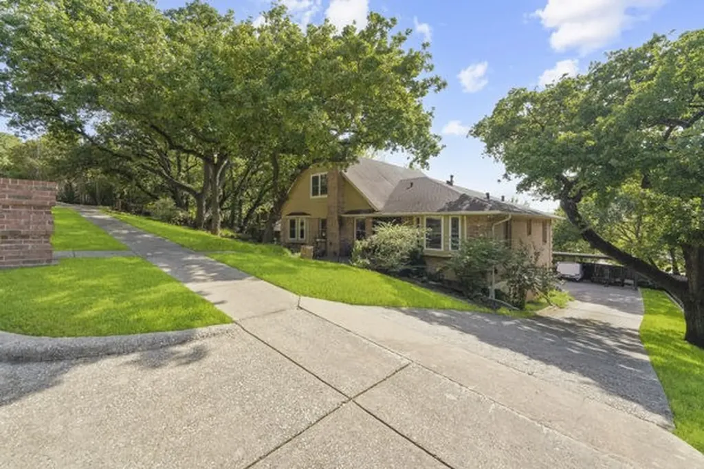 1806 Old Oak Drive Arlington TX 76012