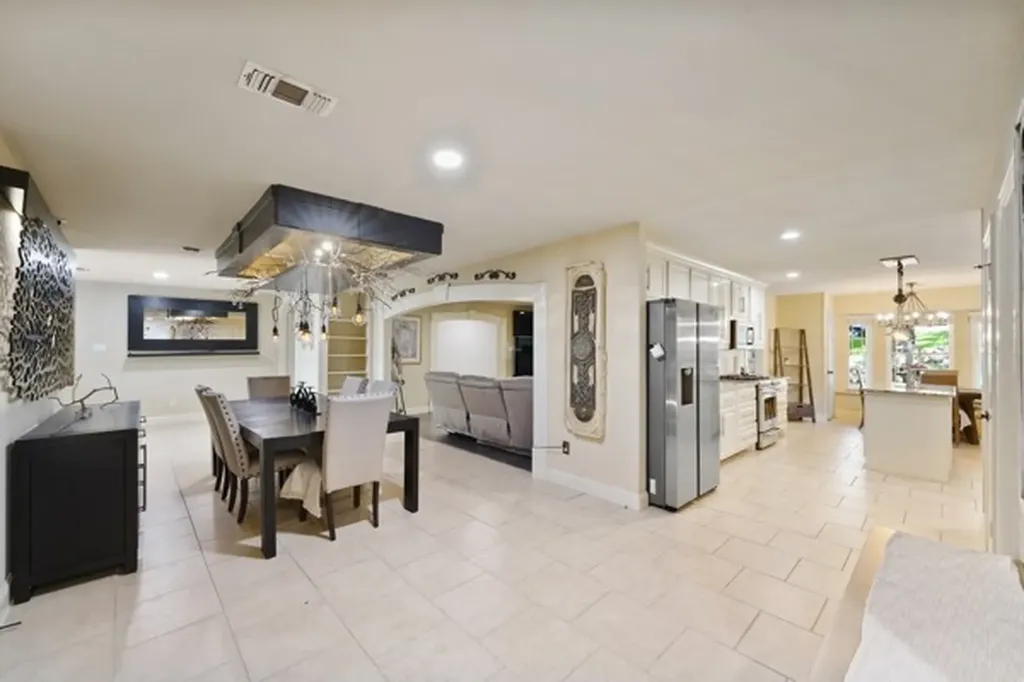 1806 Old Oak Drive Arlington TX 76012