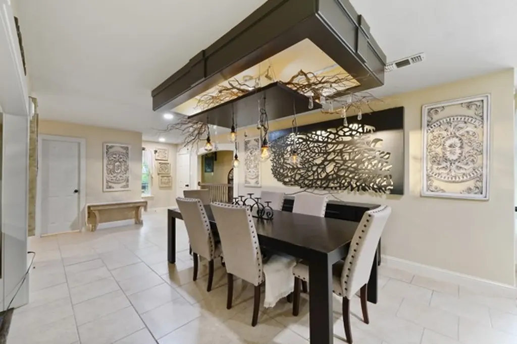 1806 Old Oak Drive Arlington TX 76012